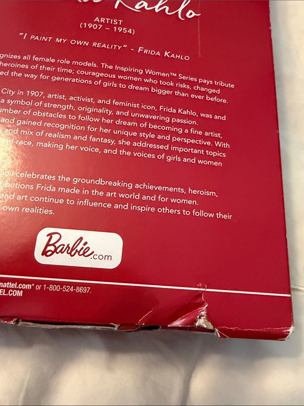 Barbie Frida Kahlo Inspiring Women Doll Box - Red - Picture 3 of 3